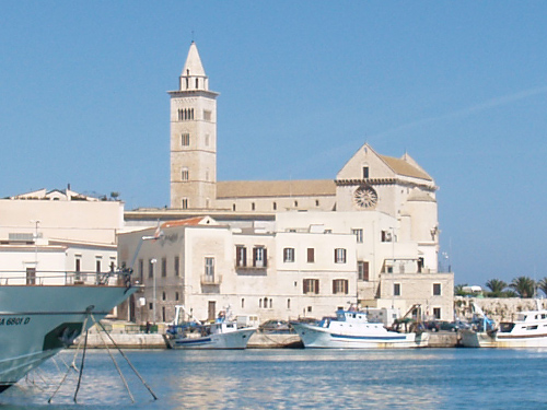 Trani, Cattedrale, Porto turistico